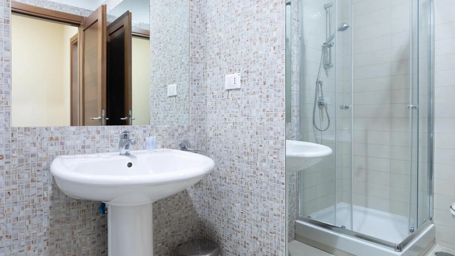Elegant Suites In Рим Апартаменты