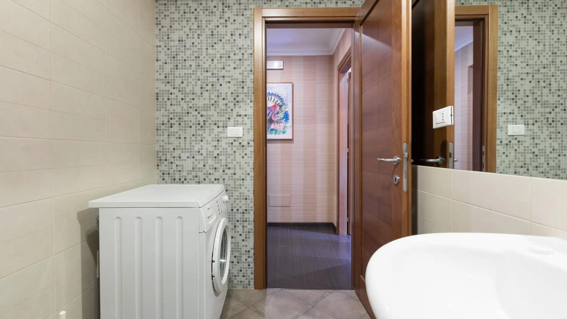 Elegant Suites In Rome Apartment