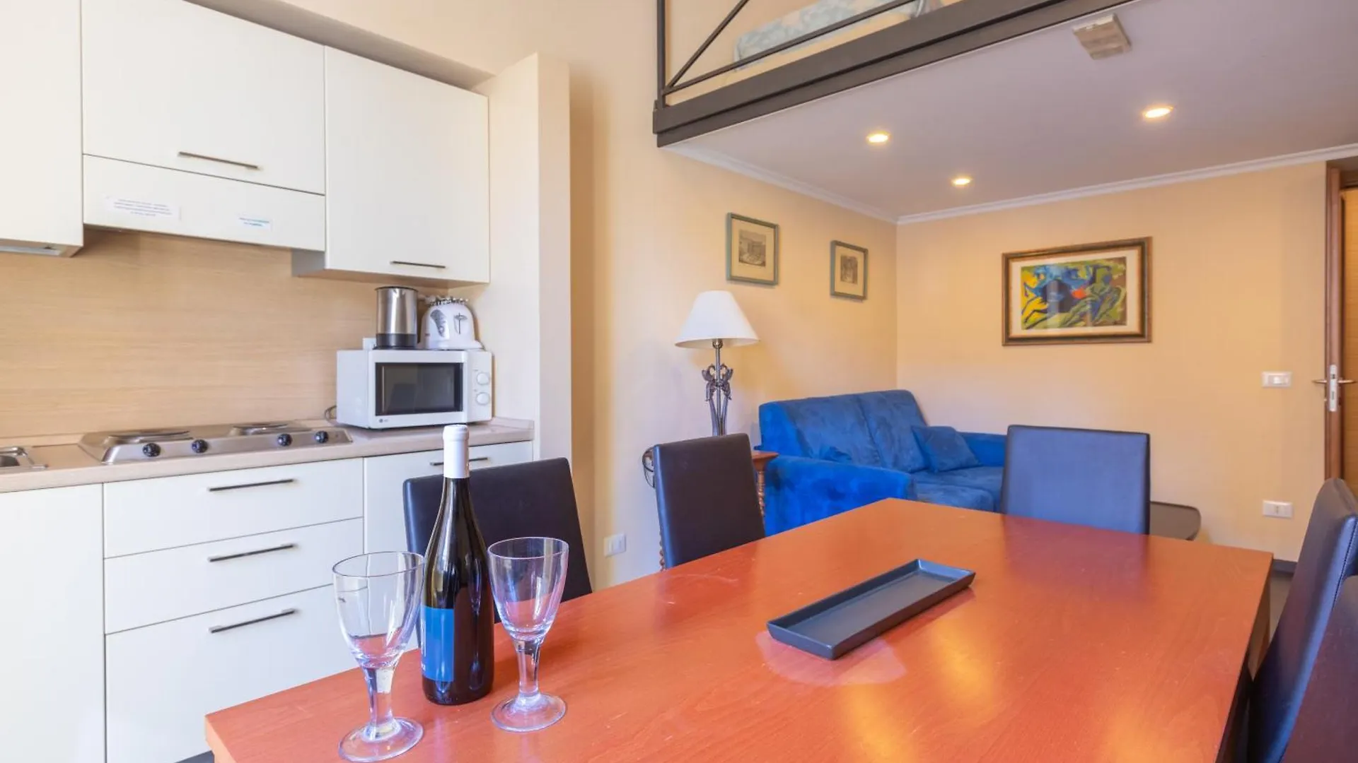 Elegant Suites In Rome Apartment