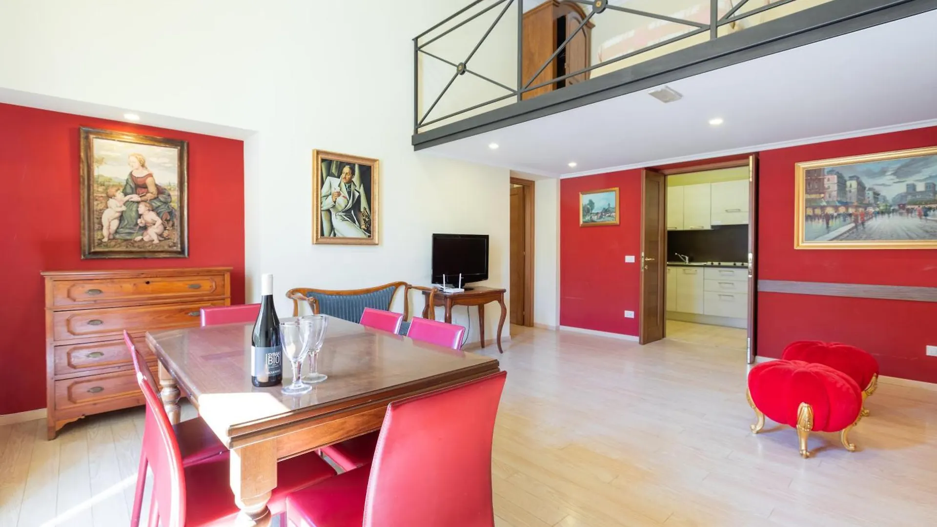 Elegant Suites In Rome Apartment